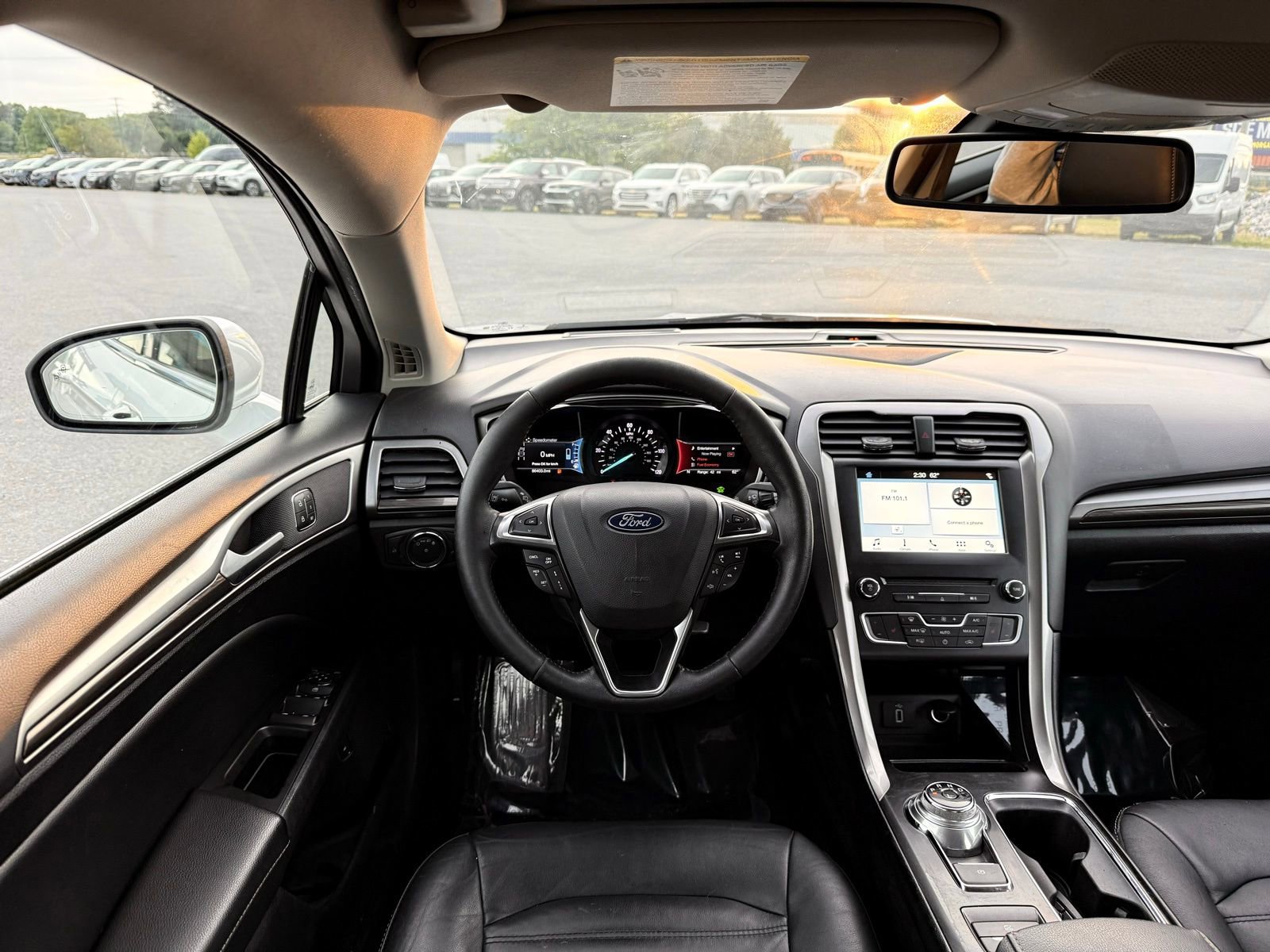 Used 2018 Ford Fusion SE w/ Equipment Group 602A FWD image 25