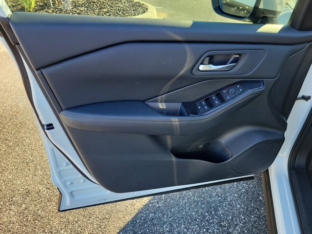 Used 2026 Nissan Rogue SV FWD image 15