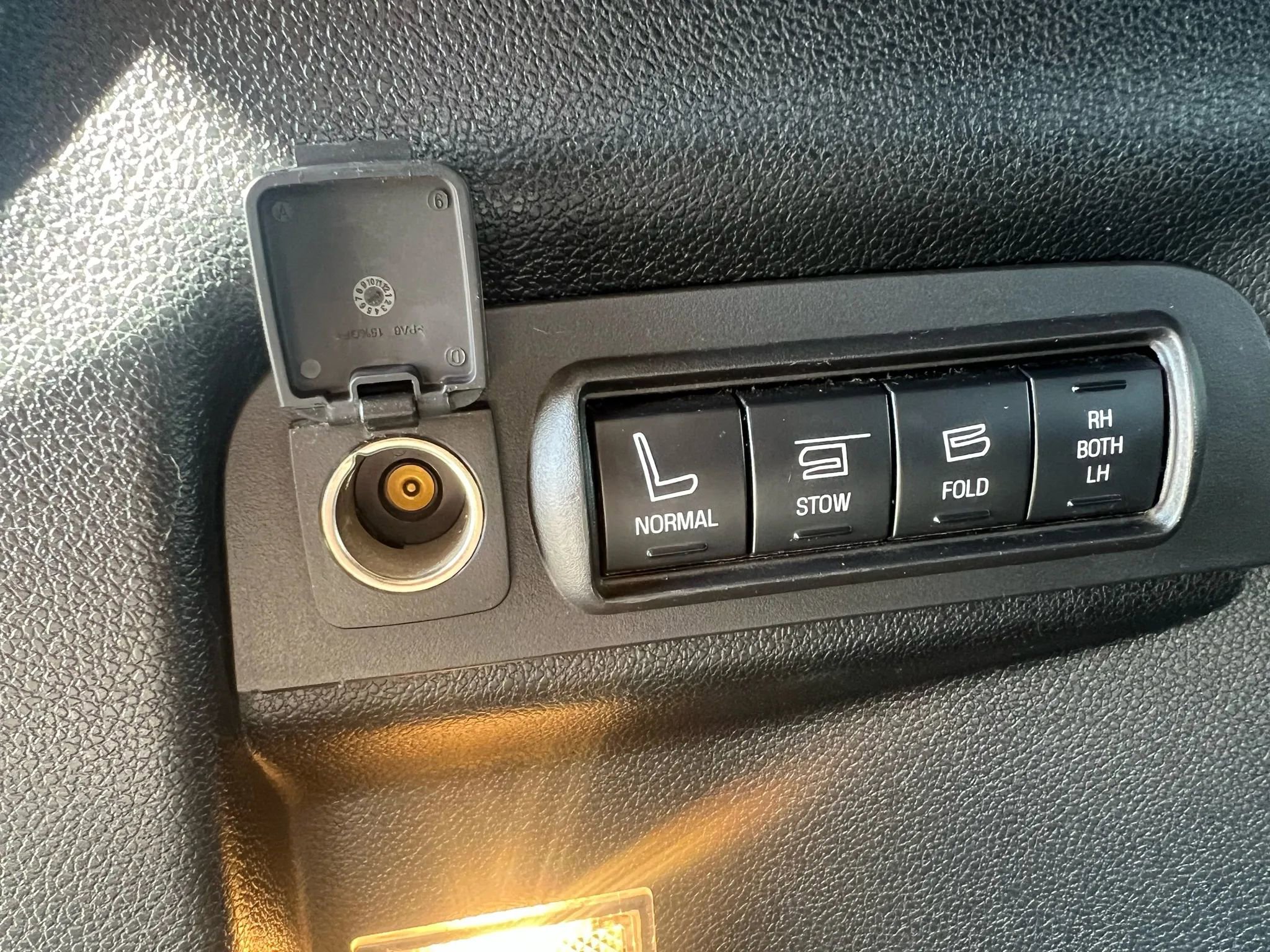 Used 2019 Ford Explorer Limited image 36