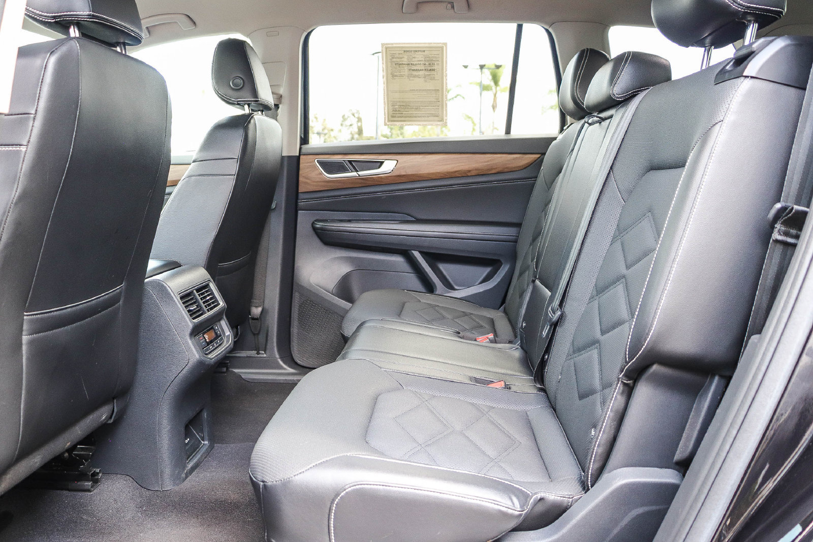 Used 2024 Volkswagen Atlas SE FWD image 19