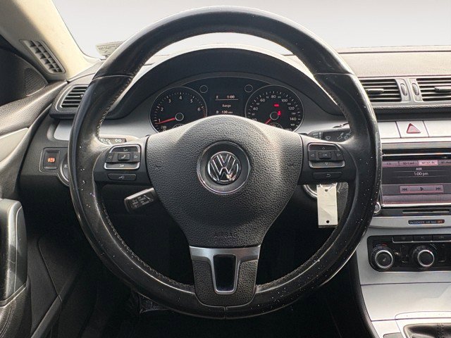 Used 2010 Volkswagen Passat Sport image 12