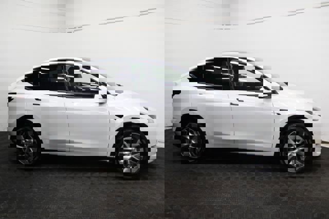 Used 2021 Tesla Model Y Long Range image 4