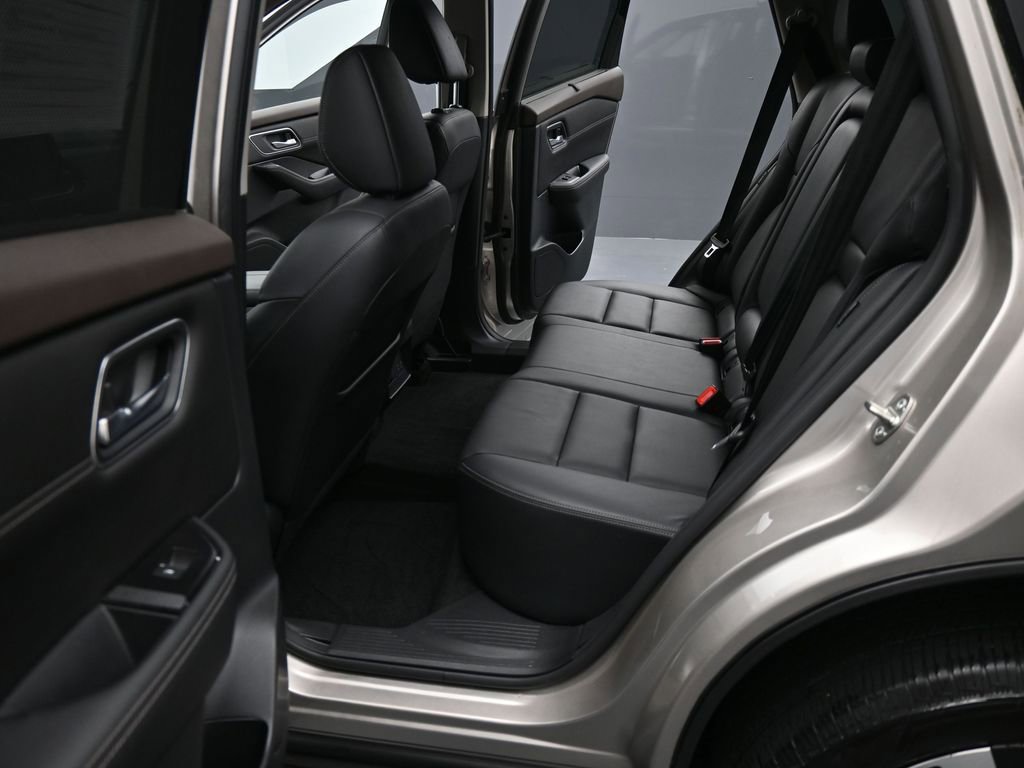 Used 2021 Nissan Rogue SL image 16