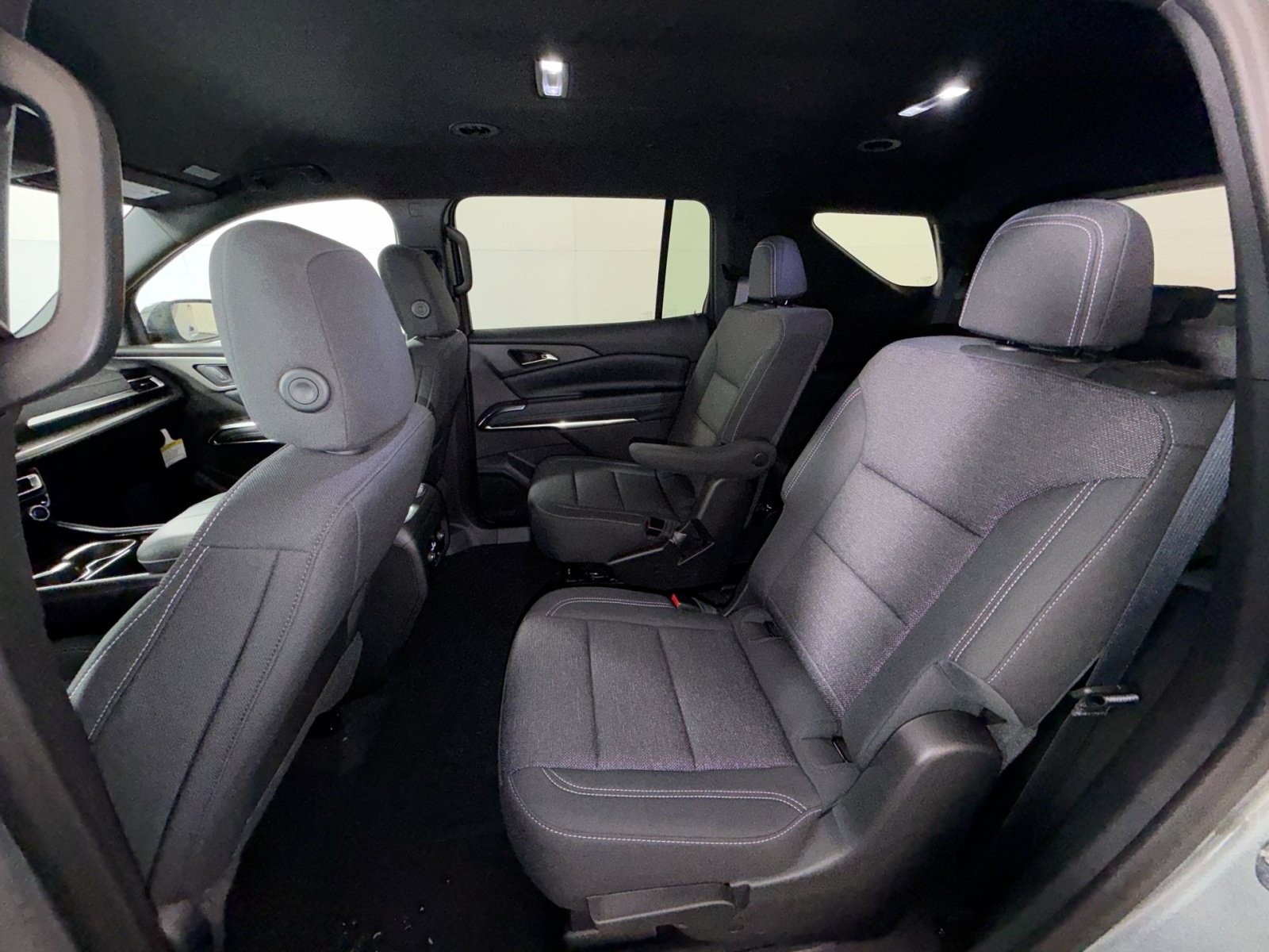 New 2027 Chevrolet Traverse LT w/ Midnight/Sport Edition FWD image 24