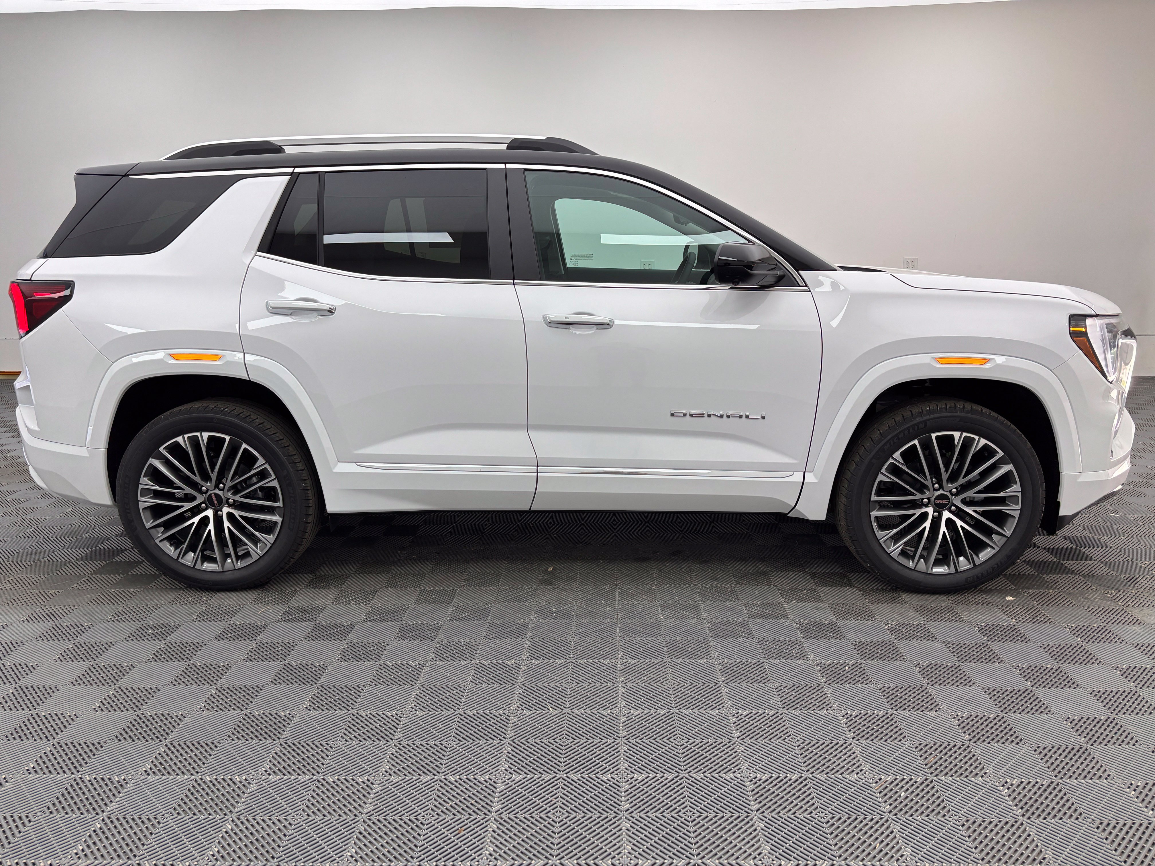 New 2027 GMC Terrain Denali w/ LPO, Floor Liner Package AWD/4WD image 9