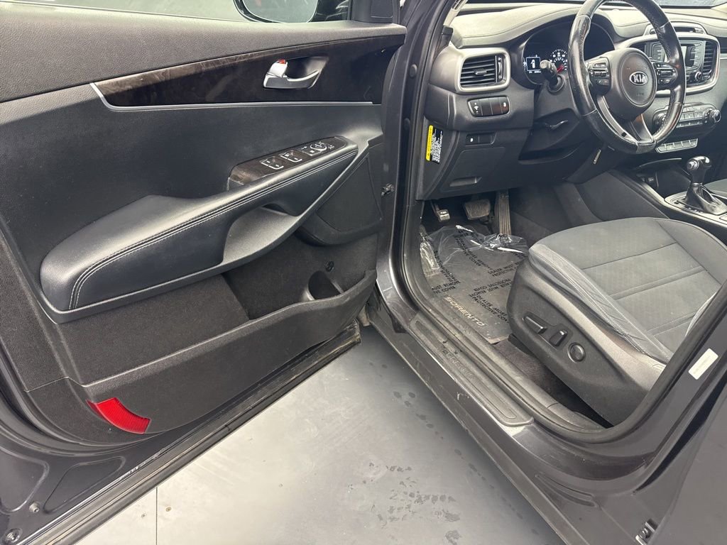 Used 2016 Kia Sorento LX w/ LX Convenience Package image 28