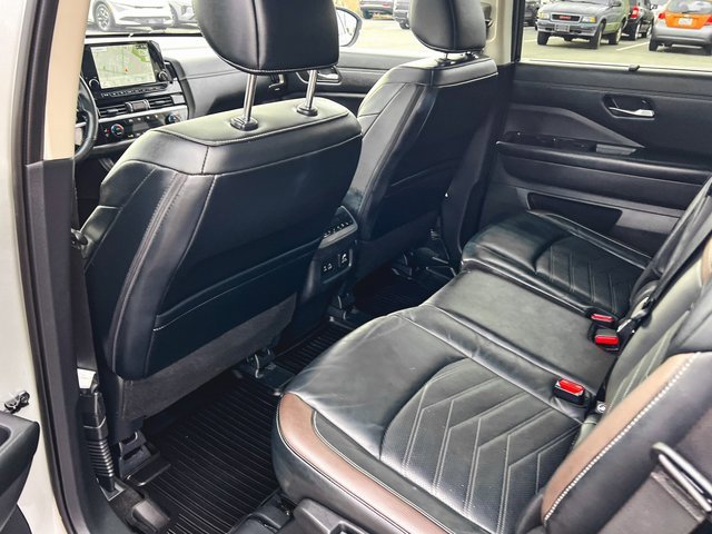 Used 2023 Nissan Pathfinder Platinum w/ Cargo Package image 14