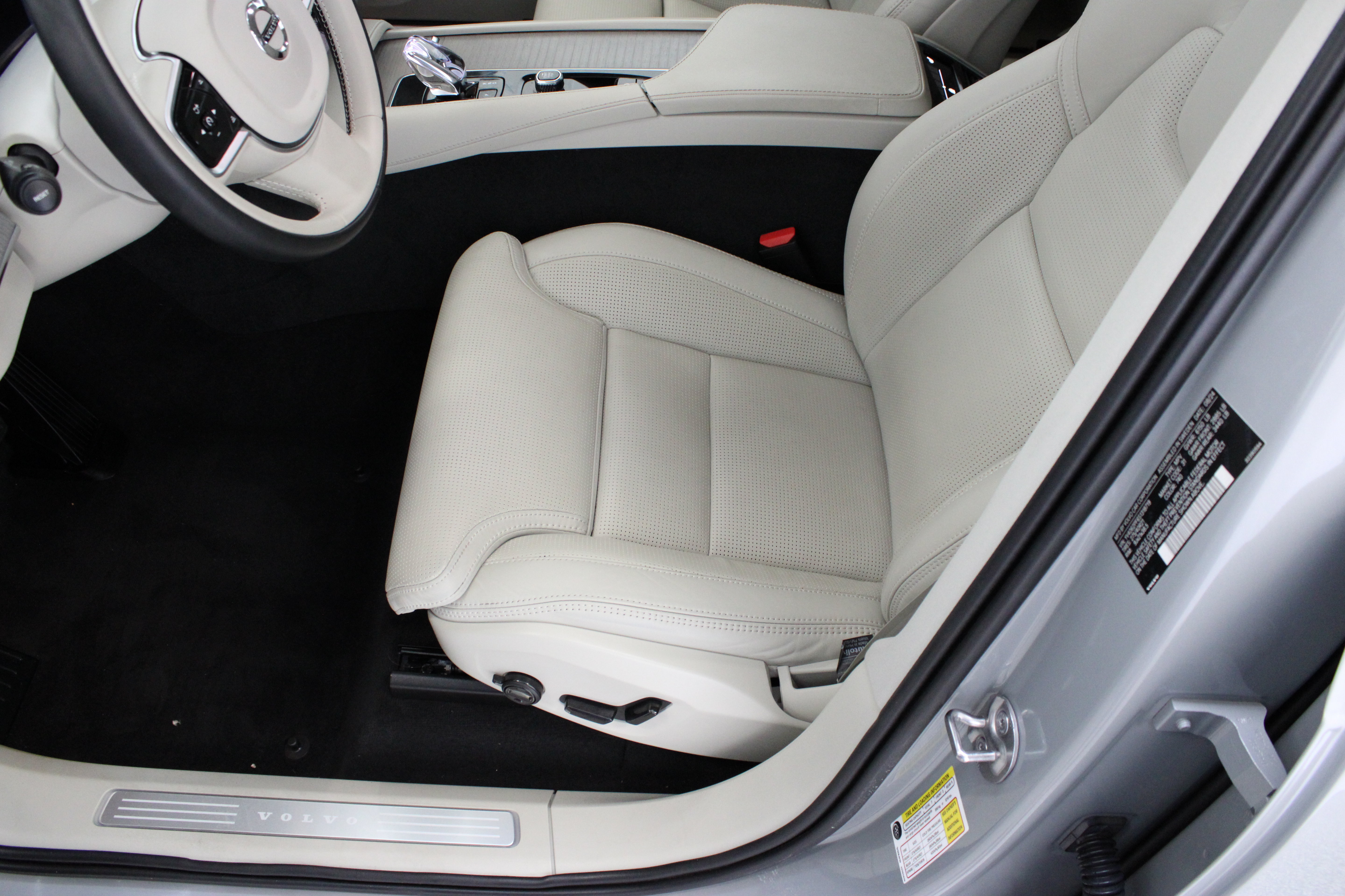 Used 2025 Volvo XC90 B6 Ultra w/ Protection Package Premier AWD/4WD image 15