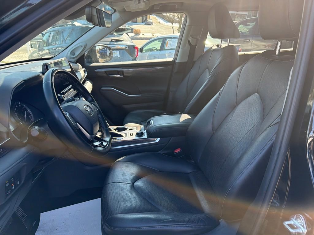 Used 2022 Toyota Highlander Limited image 9