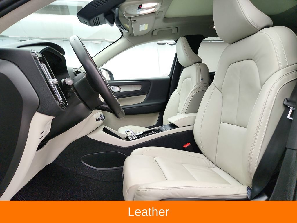 Used 2023 Volvo XC40 B5 Plus AWD/4WD image 11
