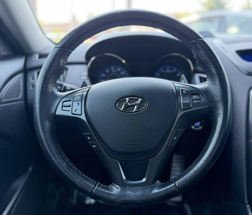 Used 2011 Hyundai Genesis 3.8 RWD image 14
