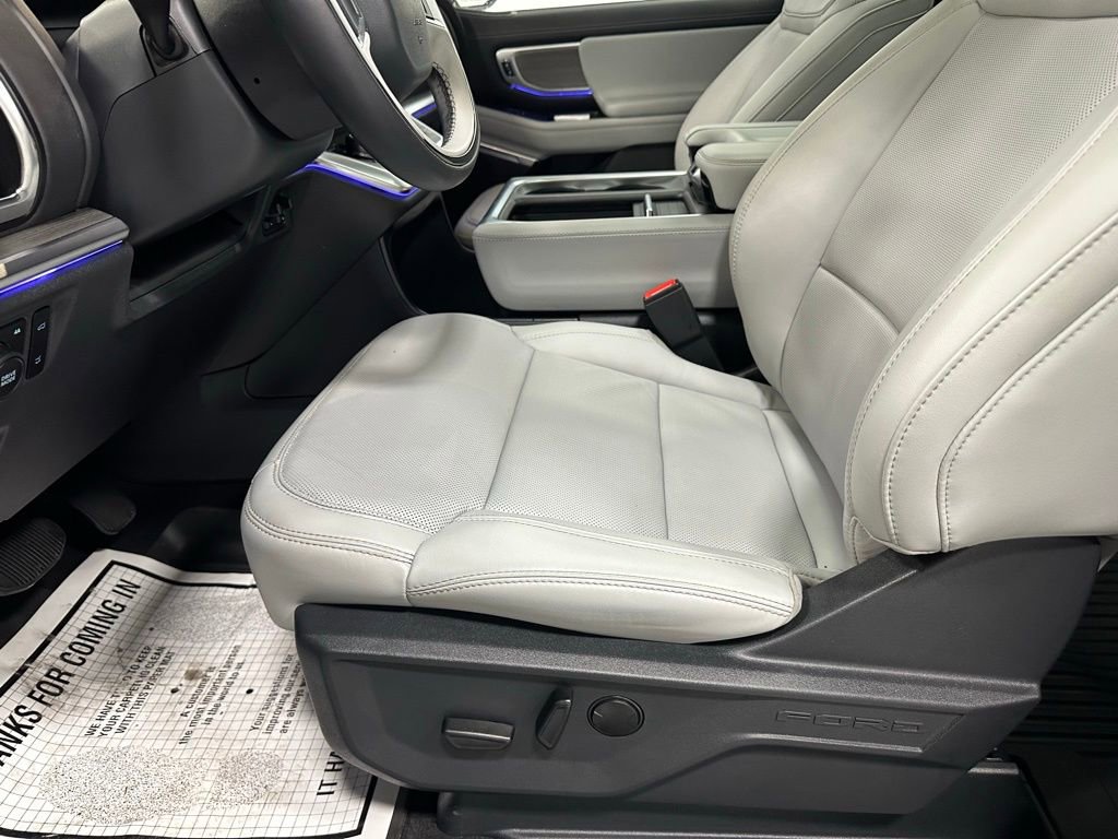 Used 2025 Ford Expedition Platinum image 13