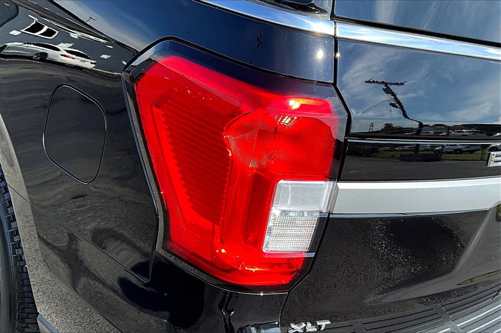 Used 2024 Ford Expedition XLT image 29