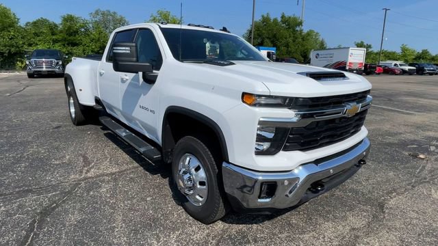 New 2026 Chevrolet Silverado 3500 LT w/ All Star Edition AWD/4WD image 4