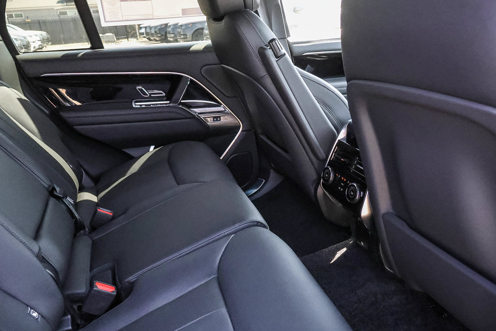 New 2026 Land Rover Range Rover SE AWD/4WD image 16