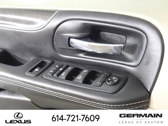 Used 2016 Chrysler Town & Country Touring w/ Driver Convenience Group FWD image 29