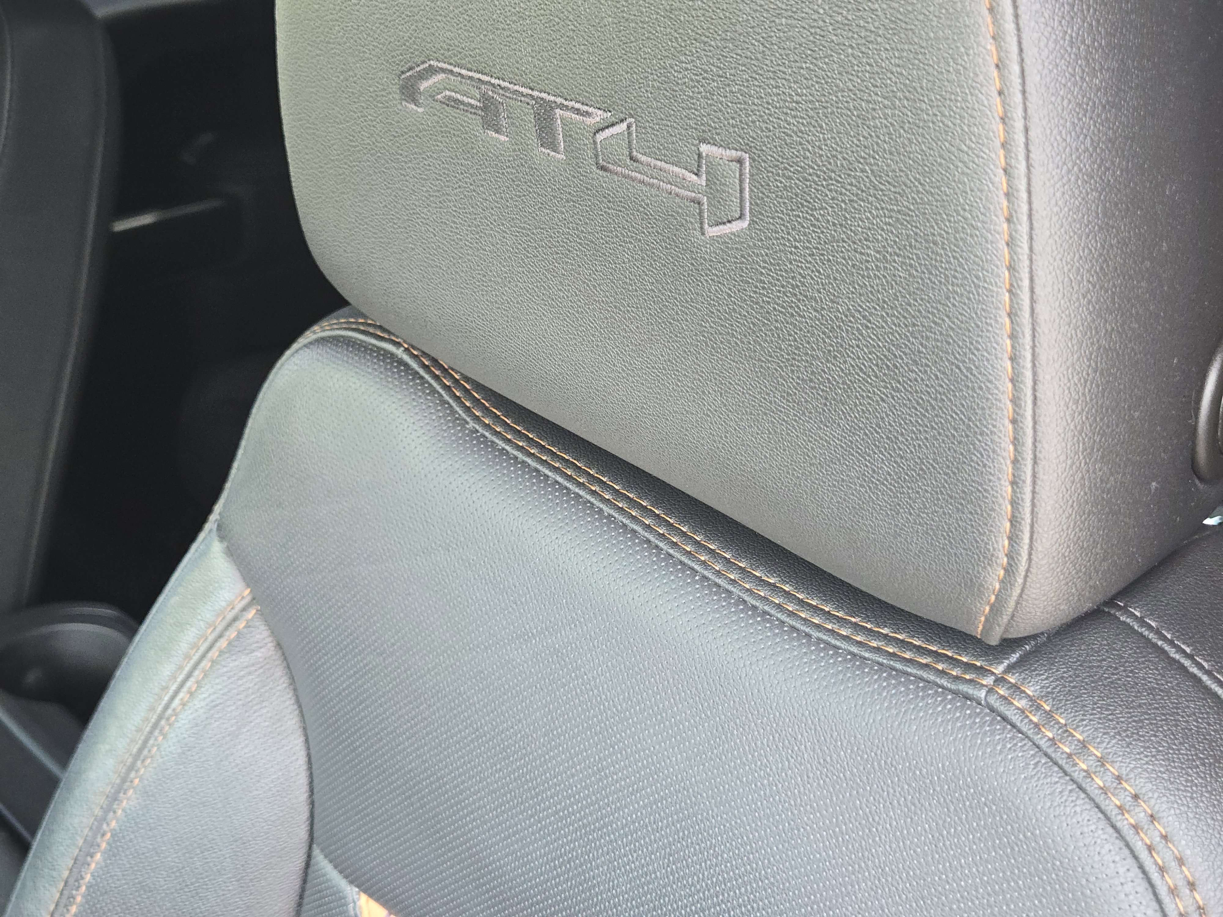 Used 2022 GMC Sierra 2500 AT4 w/ AT4 Premium Plus Package image 16