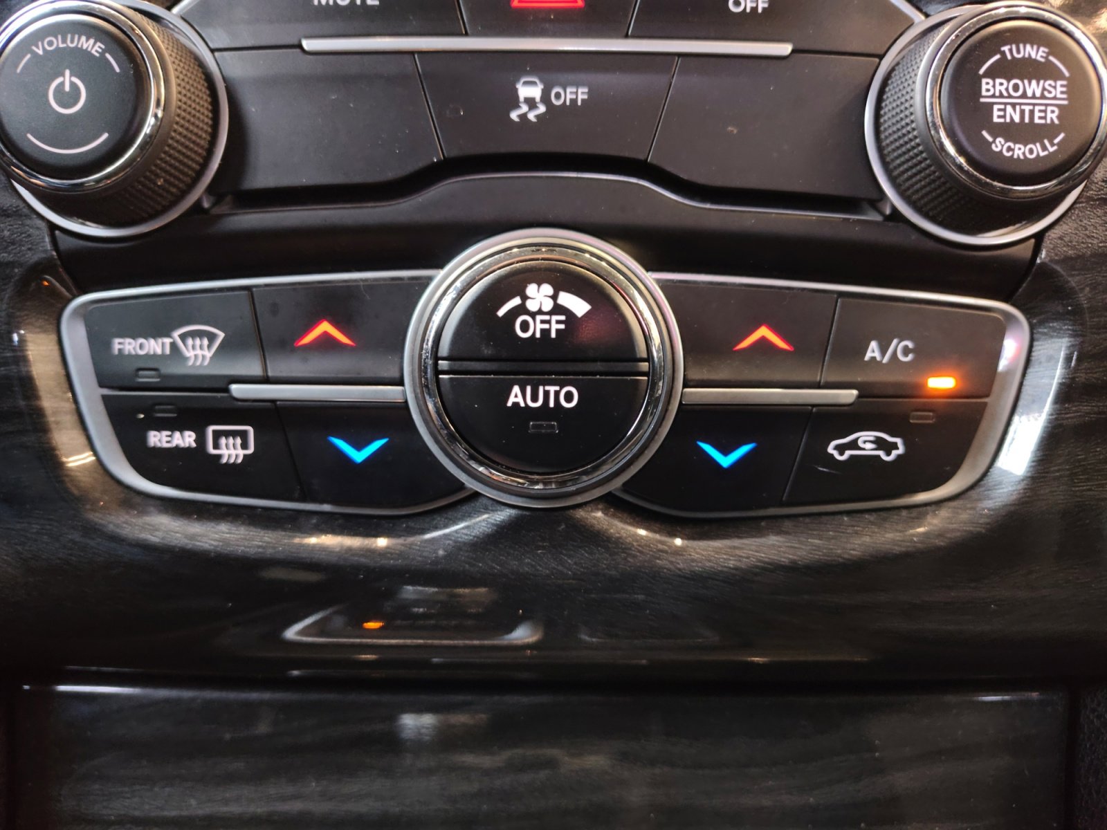 Used 2018 Chrysler 300 Touring w/ Driver Convenience Group RWD image 19