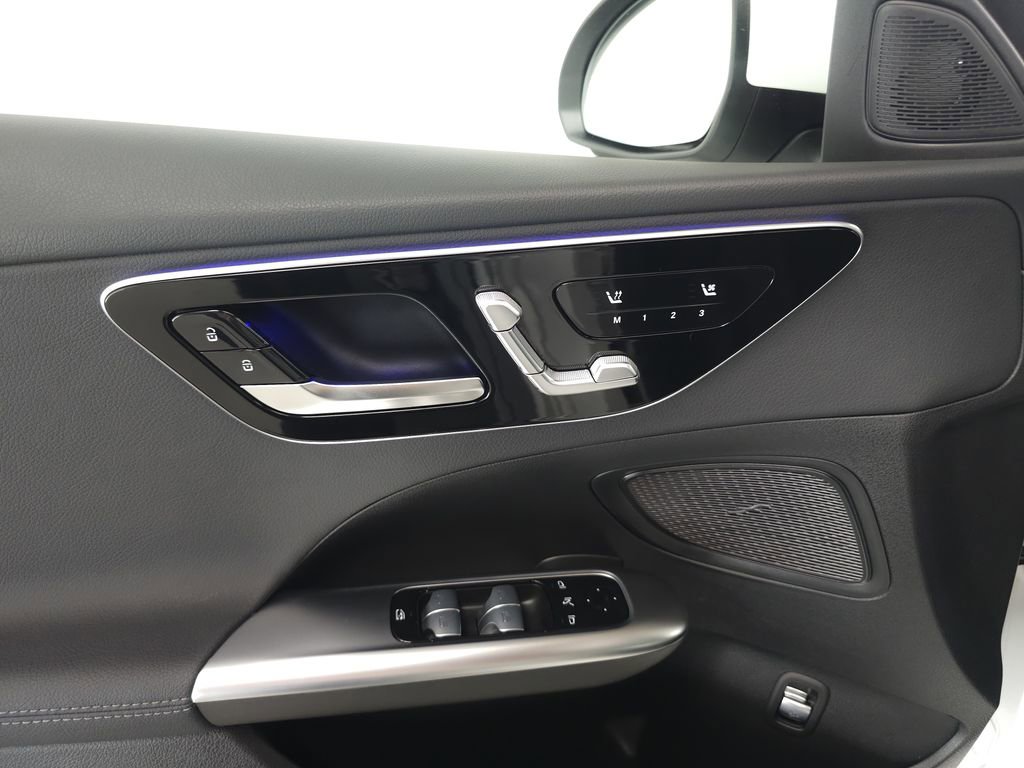 Certified 2026 Mercedes-Benz C 300 4MATIC Sedan image 6