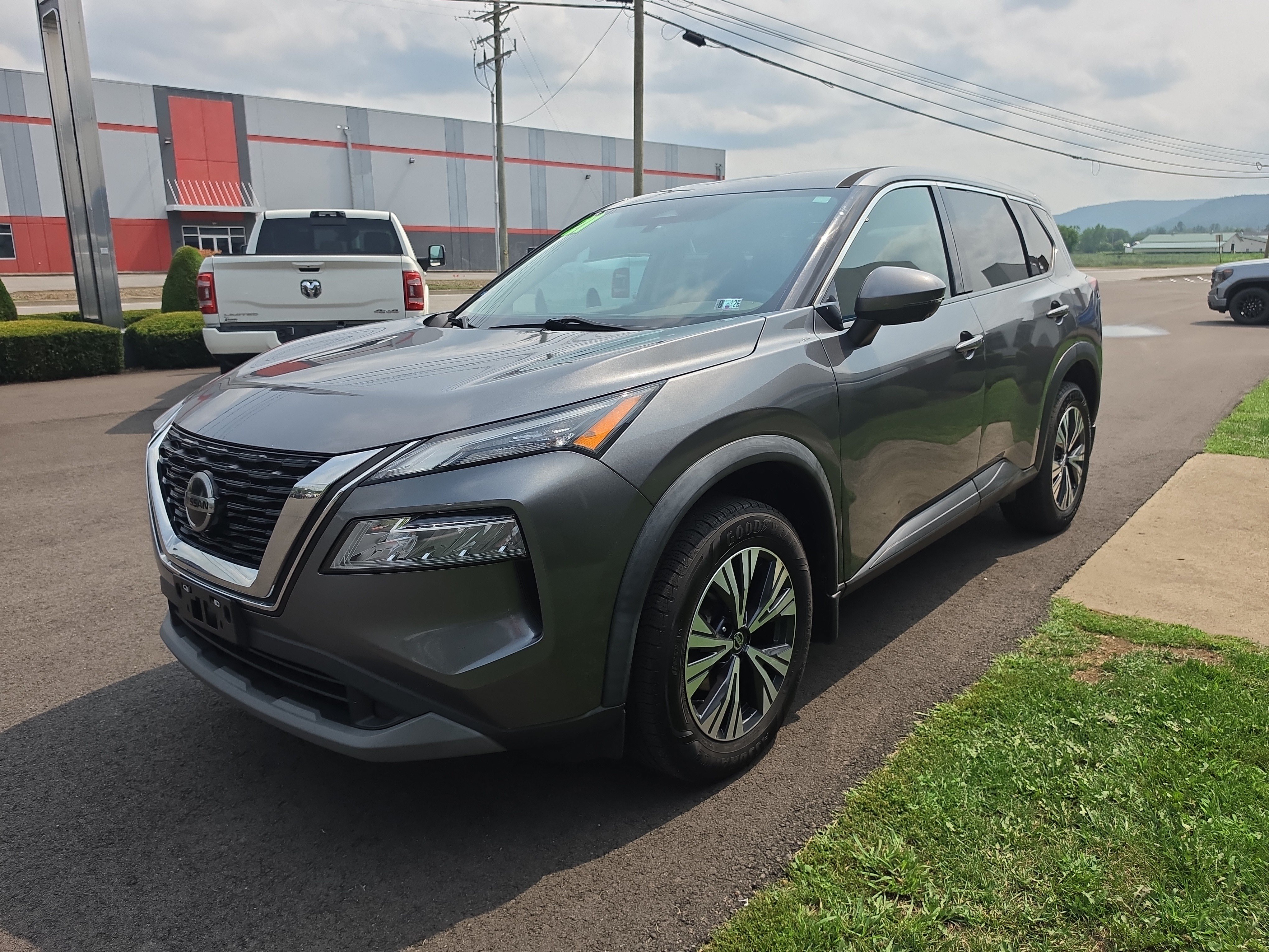 Used 2021 Nissan Rogue SV AWD/4WD image 8