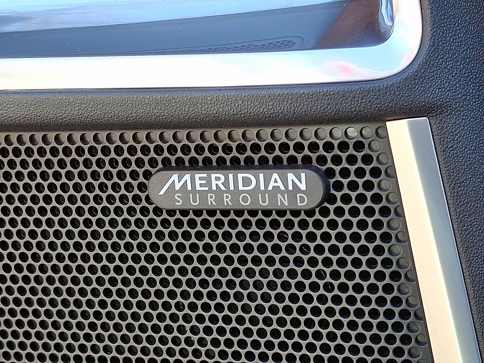 Certified 2024 Jaguar E-PACE R-Dynamic SE image 24