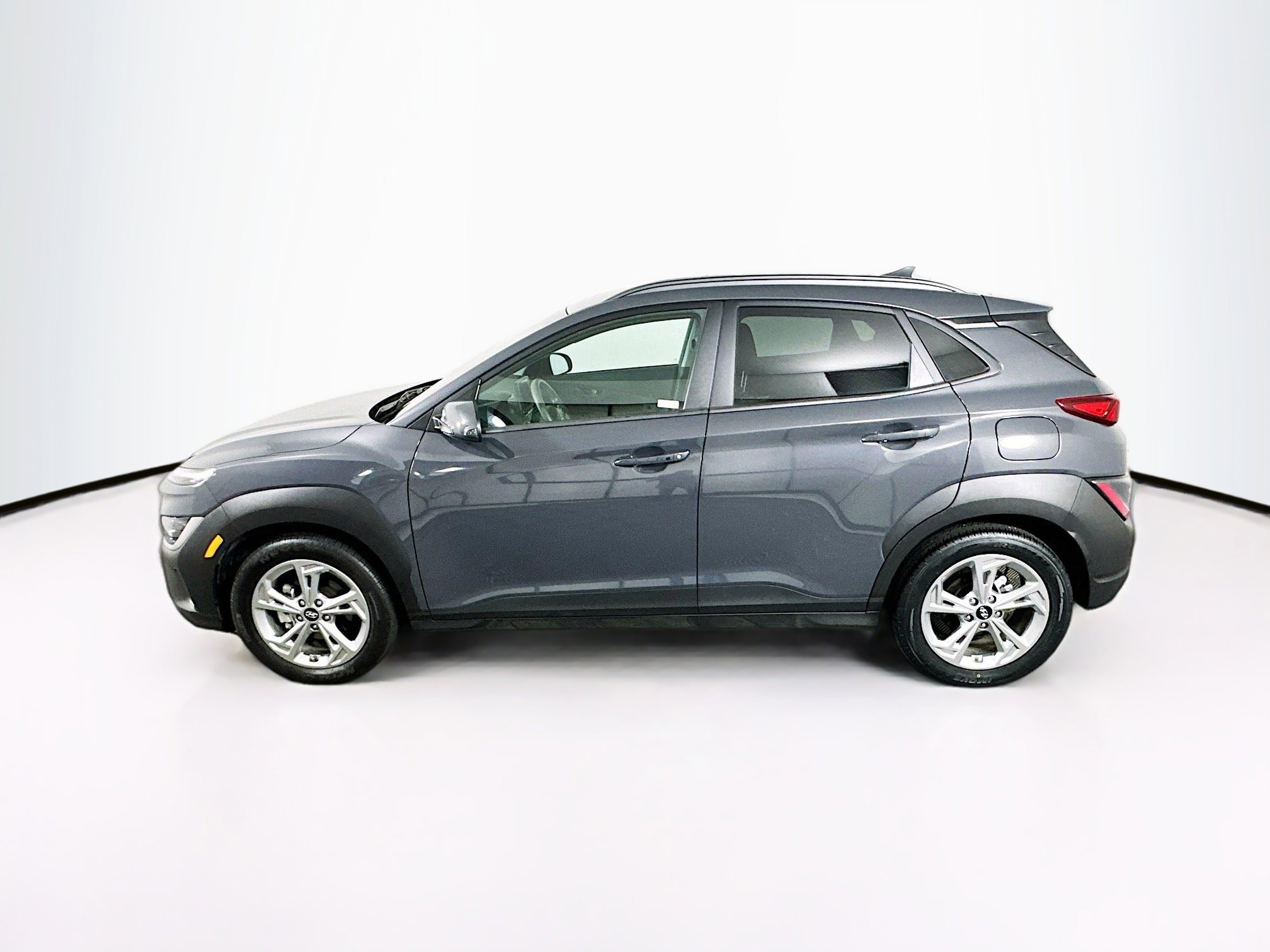 Used 2023 Hyundai Kona SEL w/ Cargo Package FWD image 4