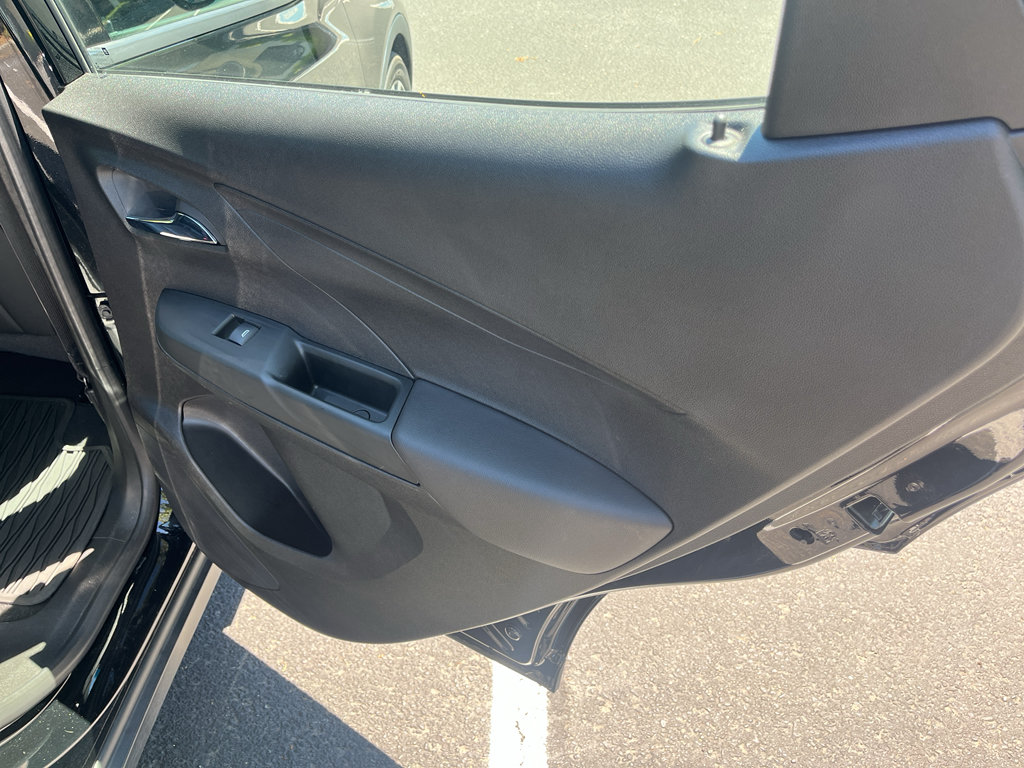 Used 2023 Chevrolet Bolt LT w/ Infotainment Package FWD image 24