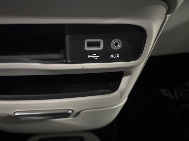 Used 2020 Chrysler Pacifica Touring-L image 11