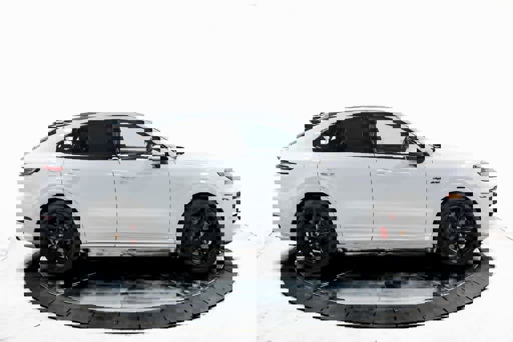 Certified 2025 Porsche Cayenne S image 8