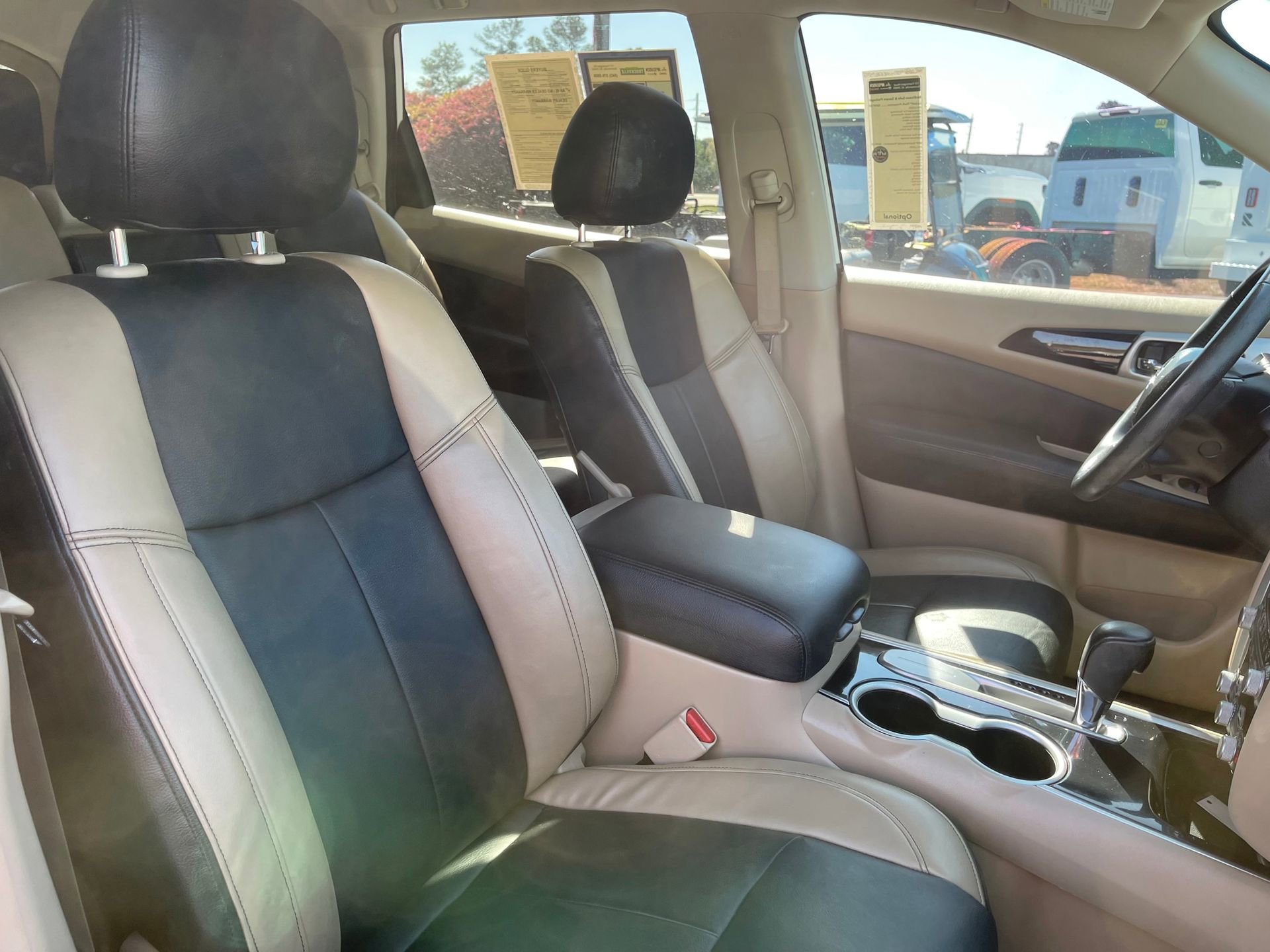 Used 2019 Nissan Pathfinder SV image 28