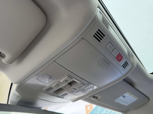 Certified 2023 Volkswagen Jetta SE w/ Panoramic Sunroof Package FWD image 34