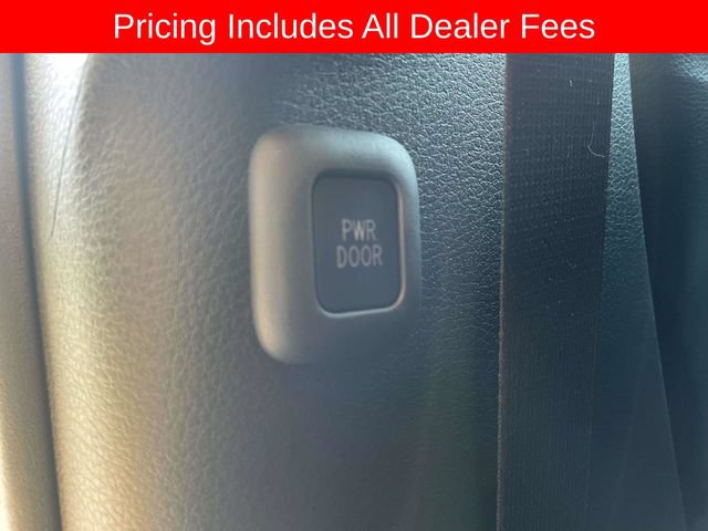 Used 2025 Toyota Sienna Platinum AWD/4WD image 18