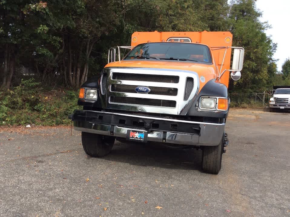 Used 2013 Ford F750 2WD Regular Cab Super Duty image 3