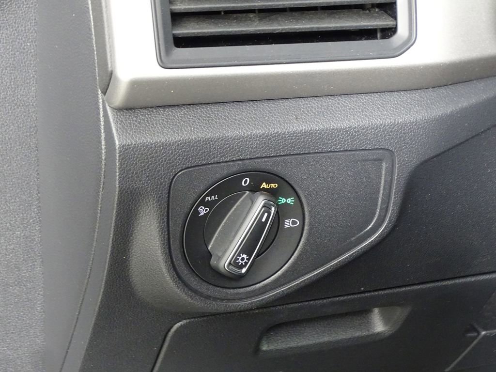 Used 2020 Volkswagen Atlas Cross Sport SE w/ Towing Package image 18