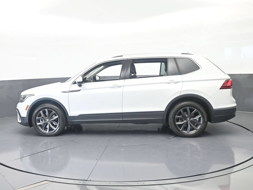 Used 2023 Volkswagen Tiguan SE FWD image 3
