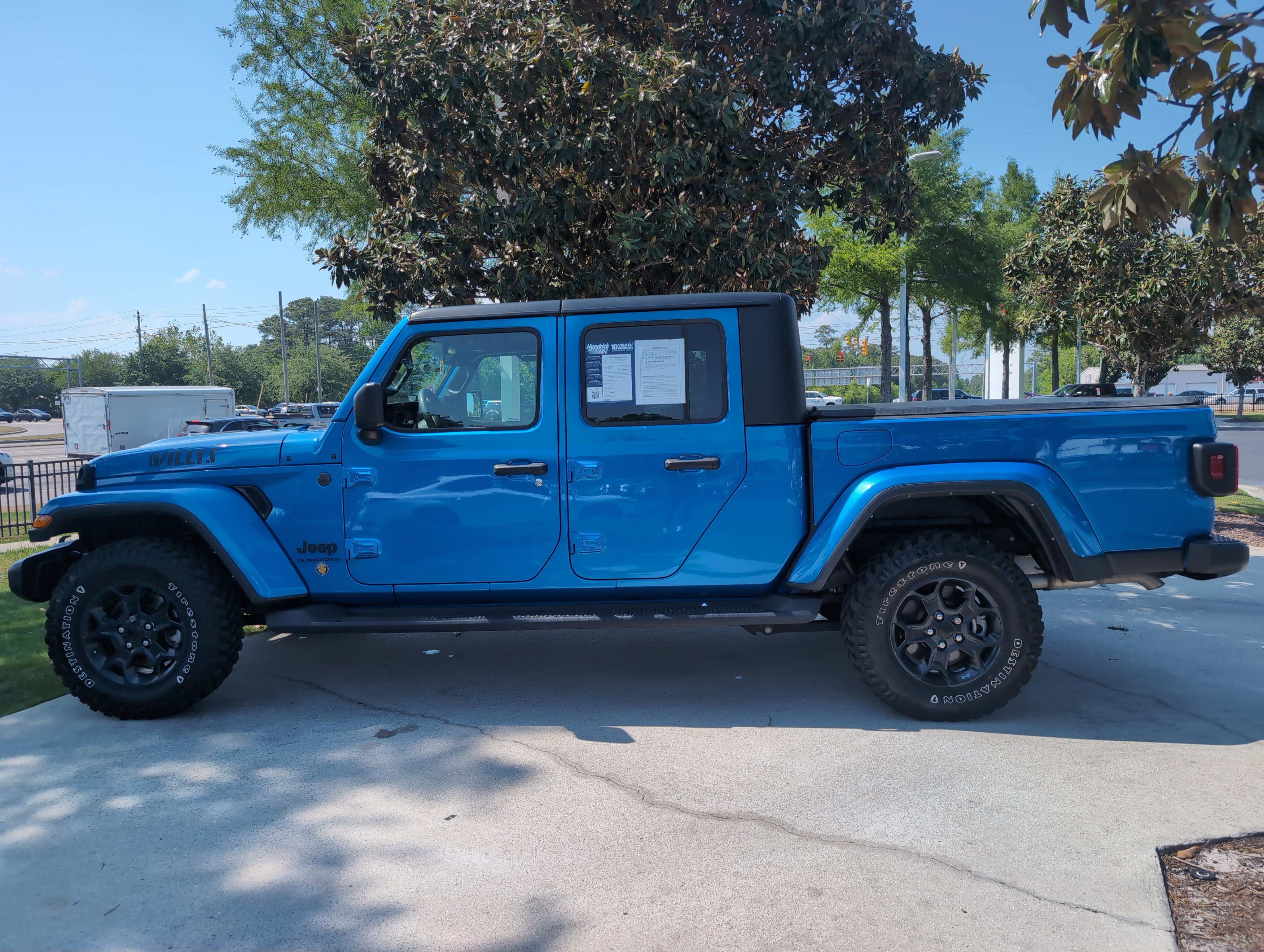 Used 2023 Jeep Gladiator Willys image 7