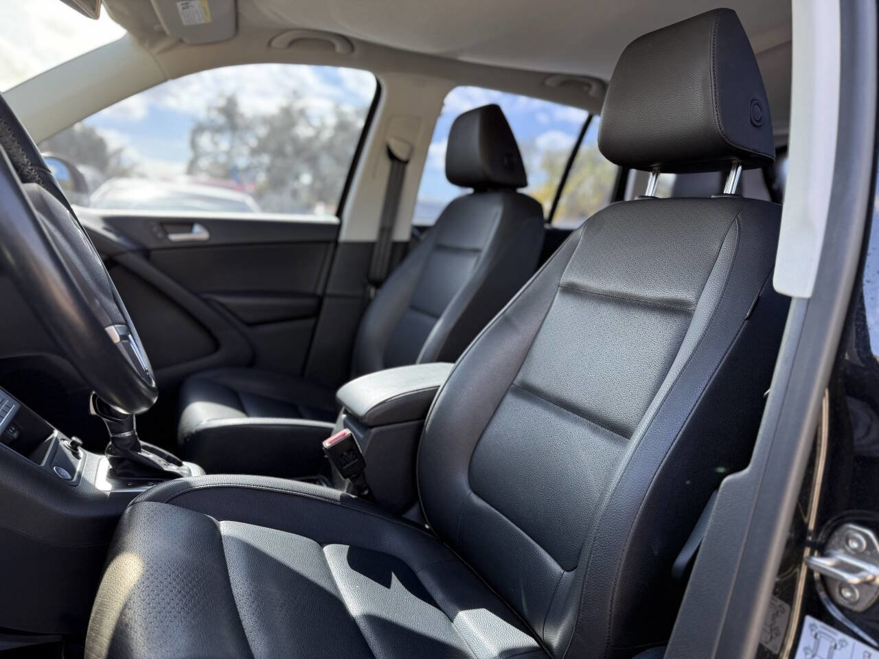 Used 2016 Volkswagen Tiguan S image 12