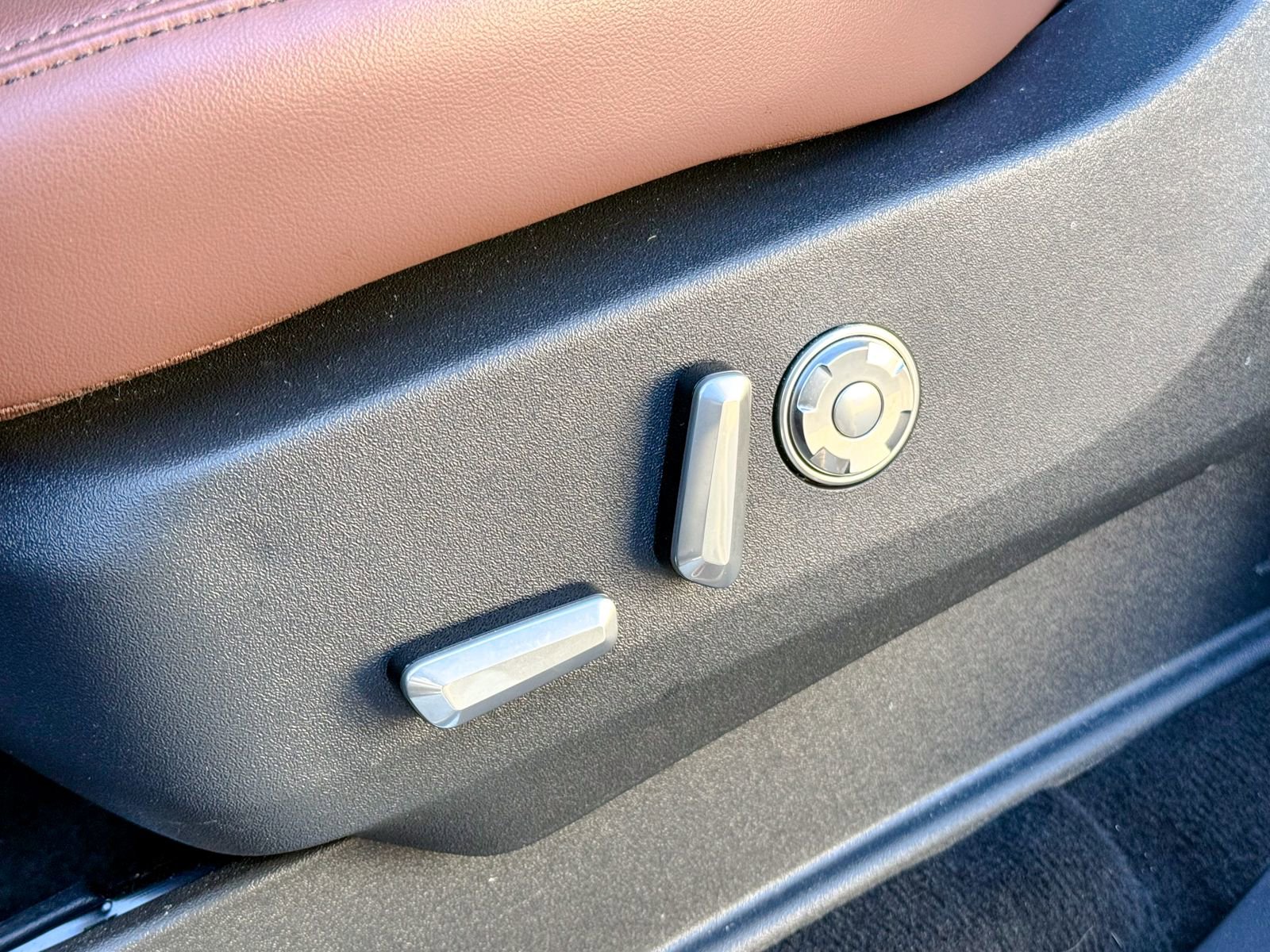 Used 2025 Lincoln Navigator L Reserve image 19