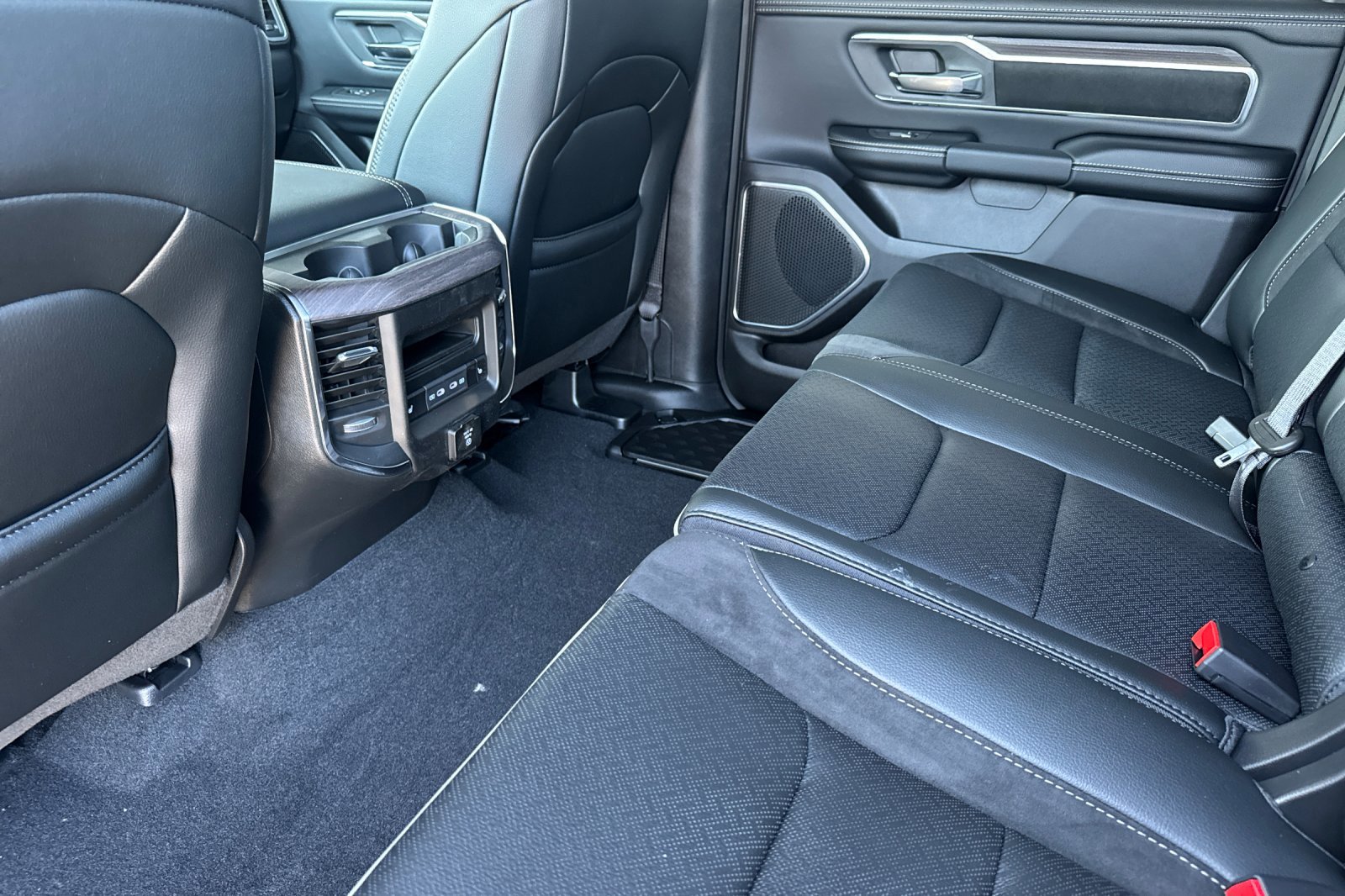 New 2026 RAM 1500 Laramie AWD/4WD image 11
