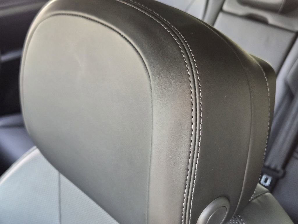 Used 2024 Porsche Cayenne Coupe image 20