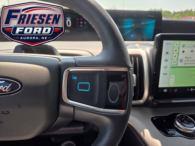 Used 2025 Ford Expedition Active AWD/4WD image 16
