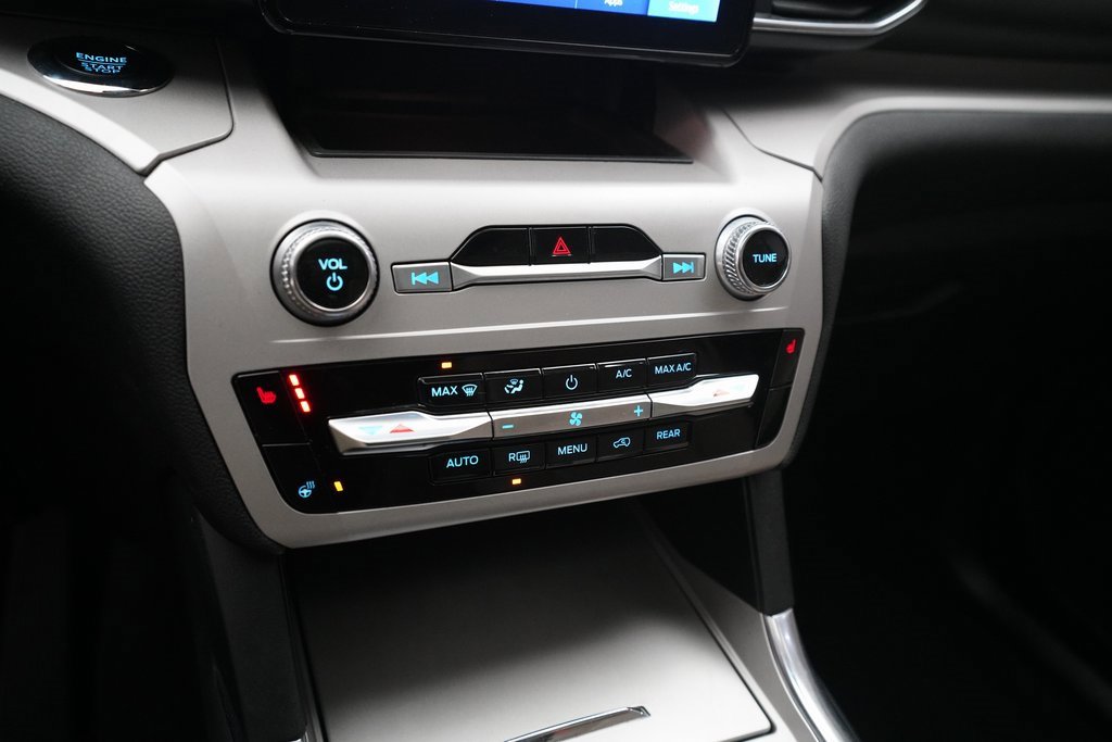 Used 2023 Ford Explorer XLT w/ Equipment Group 202A image 21