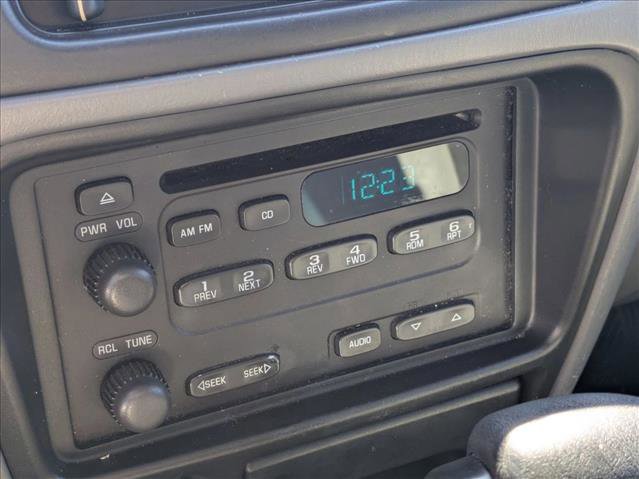 Used 2004 Chevrolet Tracker LT image 11