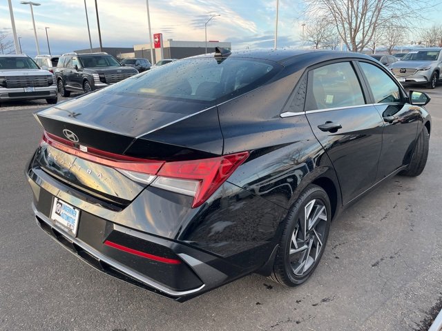 Used 2024 Hyundai Elantra SEL w/ Convenience Package image 5