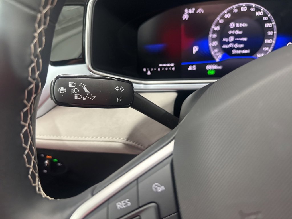 Certified 2025 Volkswagen Taos SE image 15