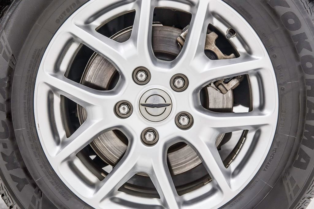 Used 2022 Chrysler Voyager LX image 40