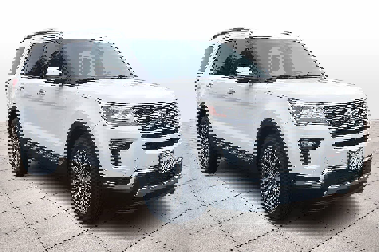 Used 2019 Ford Explorer Platinum image 2