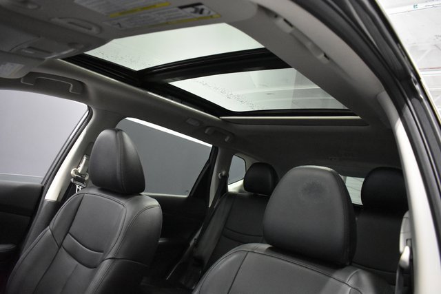 Used 2020 Nissan Rogue SL w/ Premium Package image 16