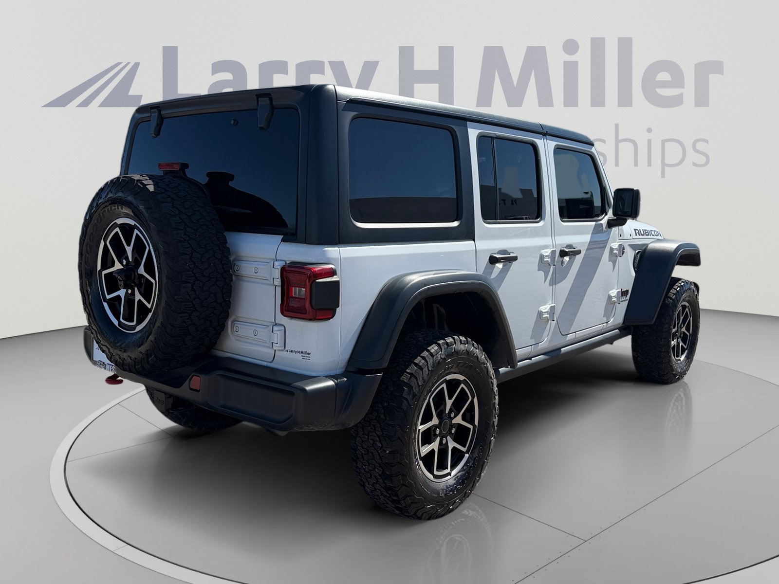 Used 2024 Jeep Wrangler Unlimited Rubicon AWD/4WD image 5
