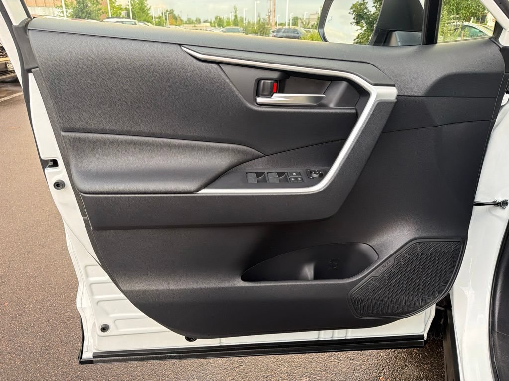 Used 2025 Toyota RAV4 SE AWD/4WD image 21
